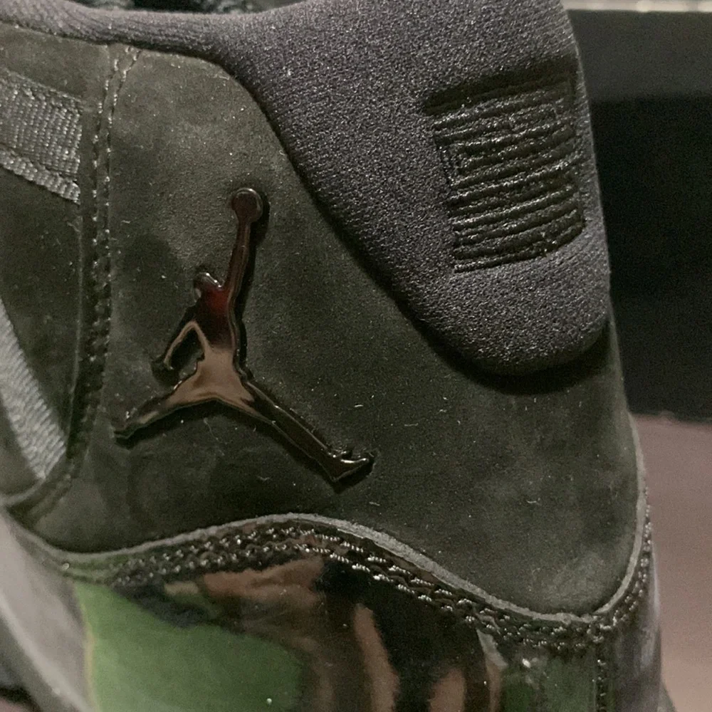 AIR JORDAN 11 RETRO Cap & Gown 🔥 - Picture 3 of 10